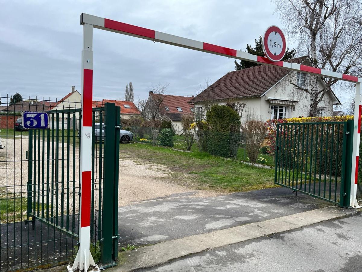 Gites Poirier Bazin Montry Экстерьер фото