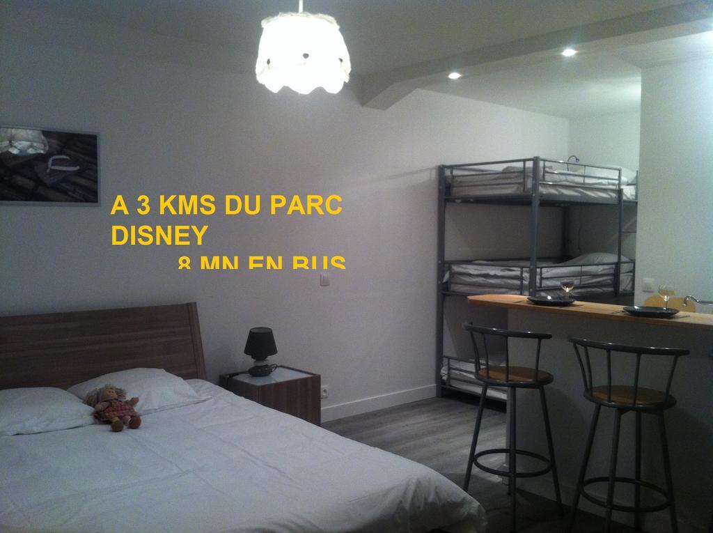 Gites Poirier Bazin Montry Экстерьер фото